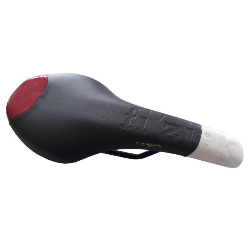 Selle Fizik Tundra 2 rouge et noir