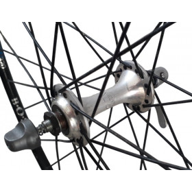 Roues Mach 320 BOS moyeux Campagnolo pneus 9v