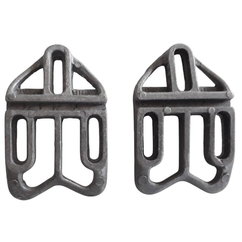 Cleats for flat pedals